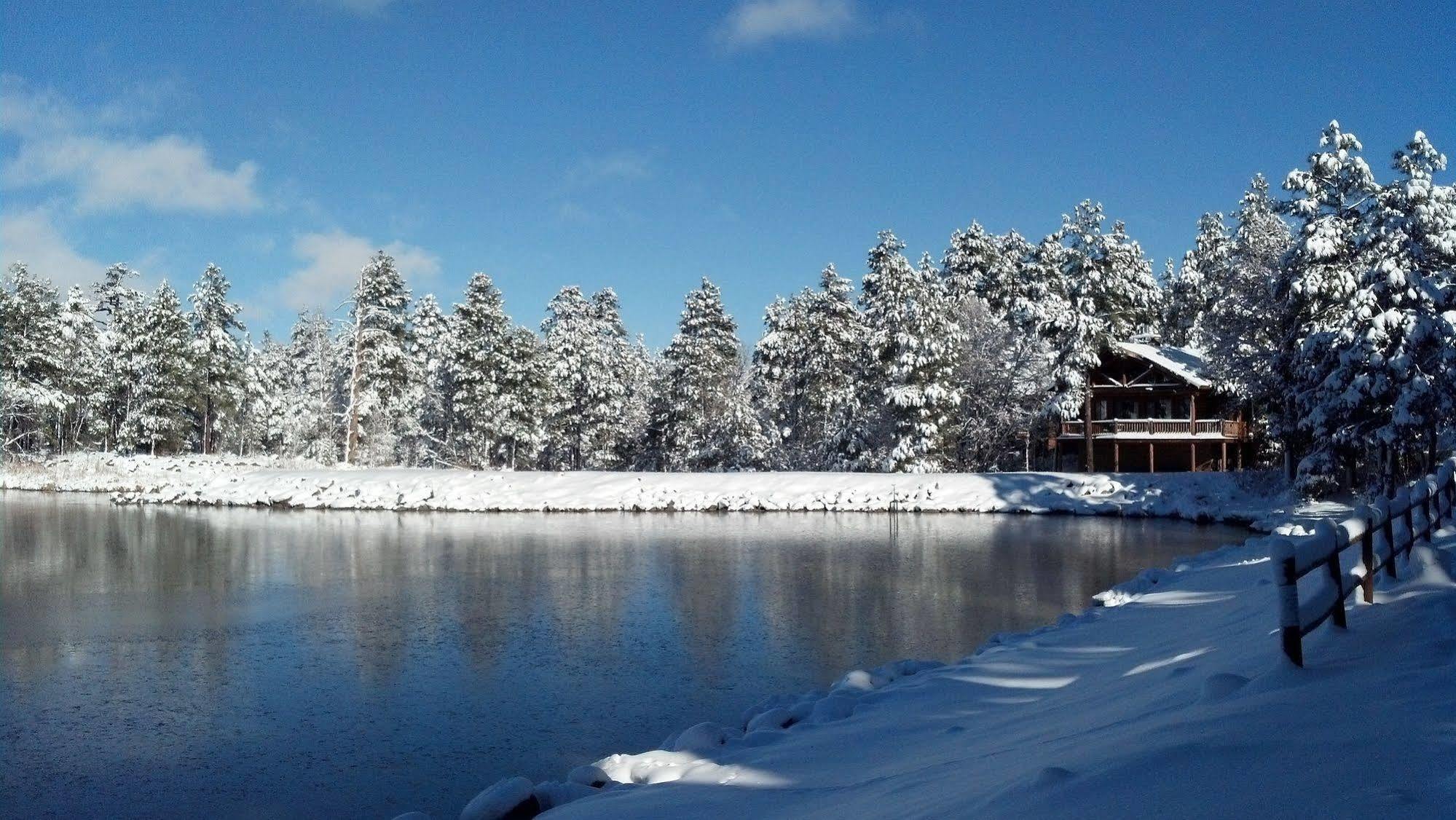 Lake Of The Woods Resort Lakeside Exterior photo